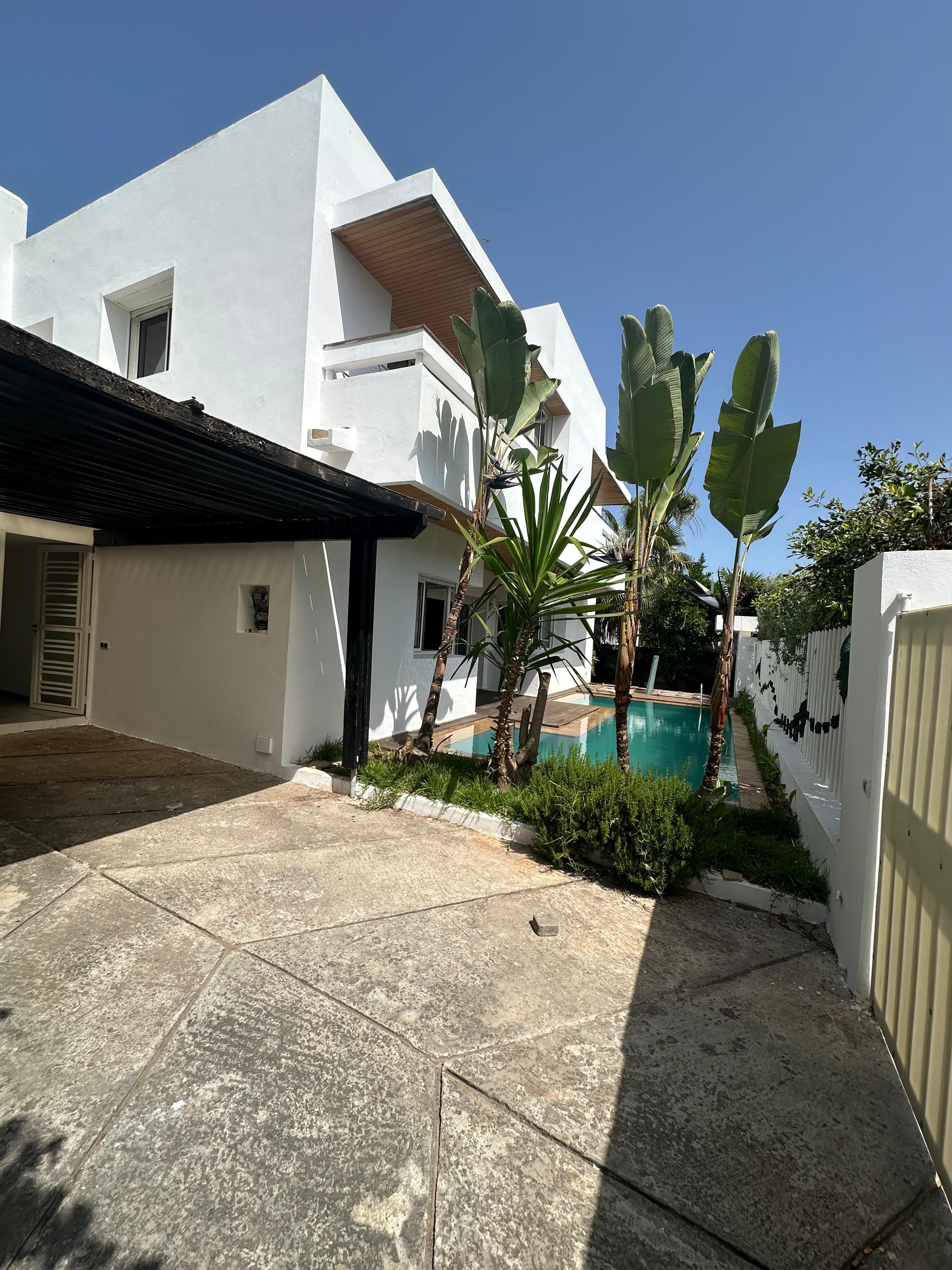 A Vendre Villa avec & piscine à Skhirat plage